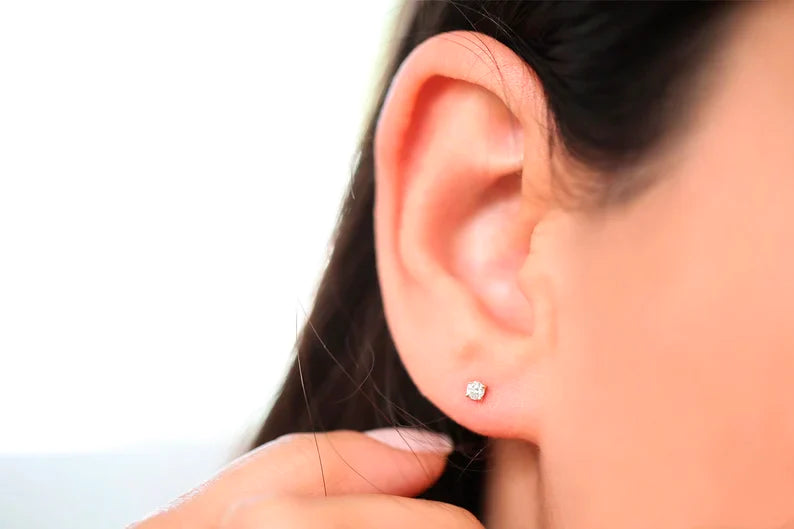 Brinco de  Ouro 18k feminino Solitário Diamantes  12 pts o par Luxo
