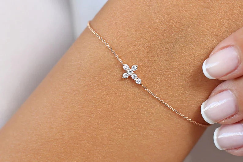 Pulseira Feminina de Ouro Amarelo 18k Cruz De Diamante Delicado