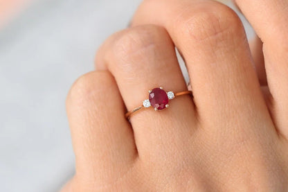 Anel De Noivado em Ouro 18k c/ Rubi e Diamantes Brilhantes