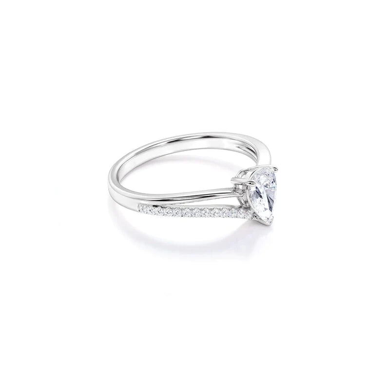 Anel Solitario De Ouro Branco 18k e Diamante Brilhante Pear