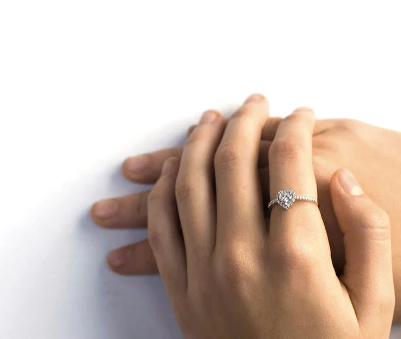 Anel de Noivado Solitario De Diamante Ouro 18k Coração Luxo