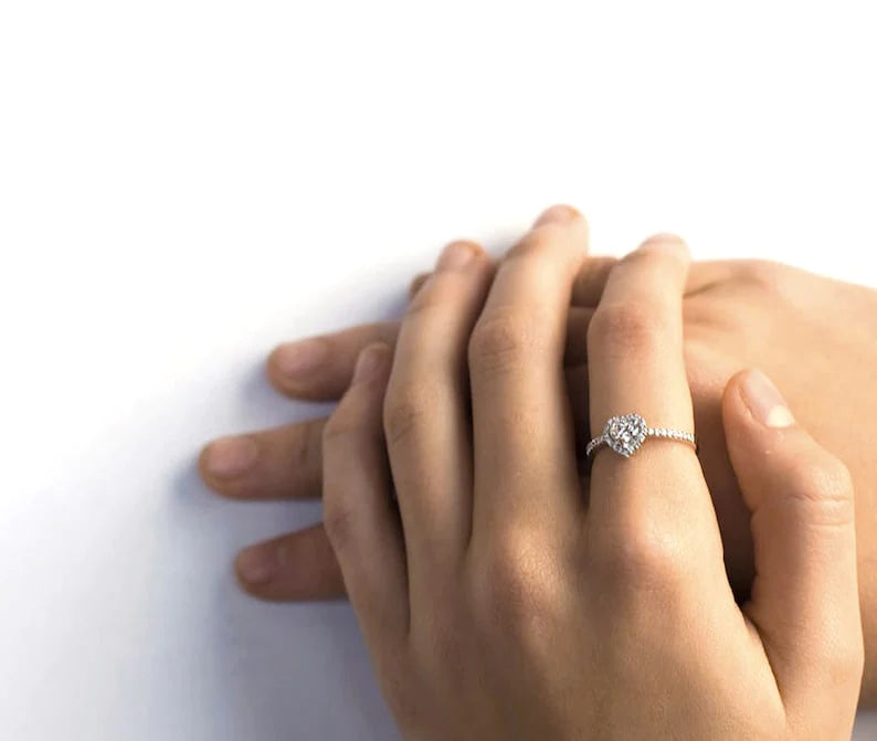 Anel de Noivado Solitario De Diamante Ouro 18k Coração Luxo