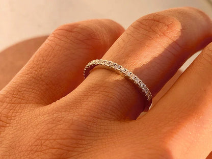 Anel de Ouro 18k Aparador Meia Aliança C/ Diamantes Brilhantes Isabela