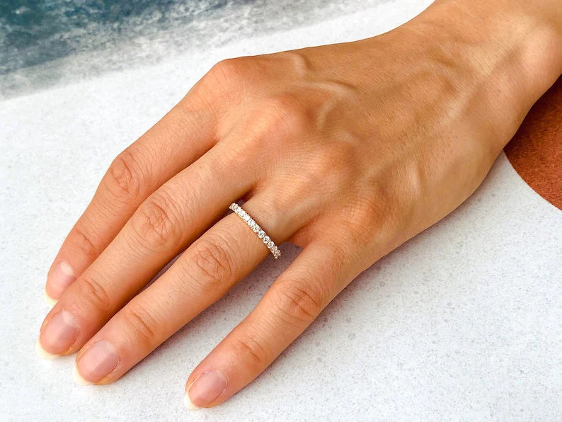 Anel de Ouro 18k Aparador Meia Aliança C/ Diamantes Brilhantes Sophia