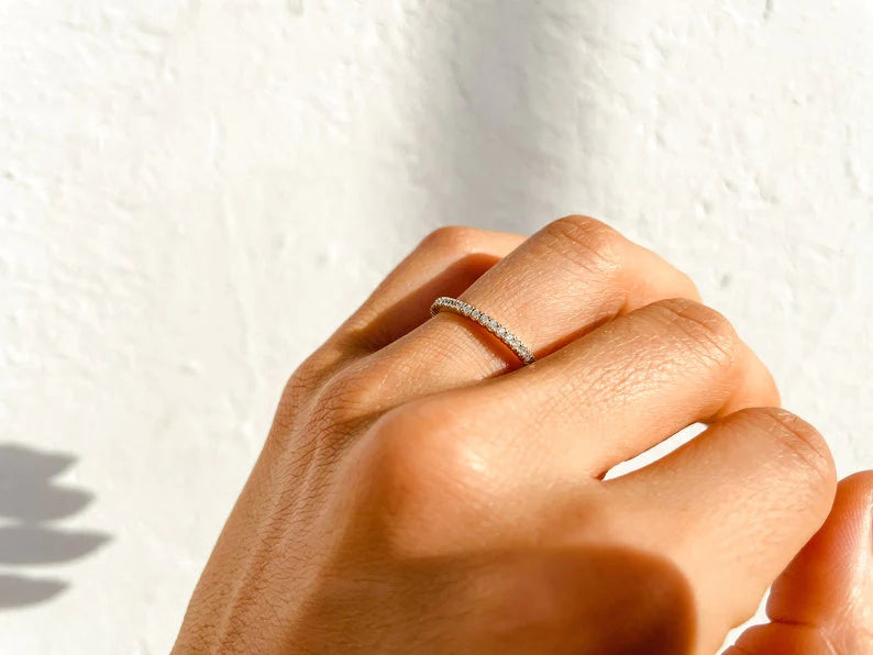 Anel de Ouro 18k Aparador Meia Aliança C/ Diamantes Brilhantes Joana