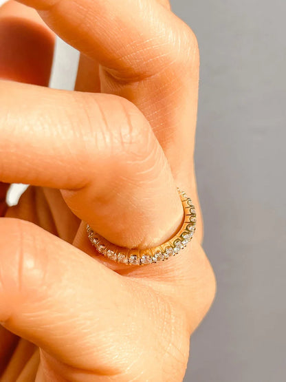 Anel de Ouro 18k Aparador Meia Aliança C/ Diamantes Brilhantes Julia