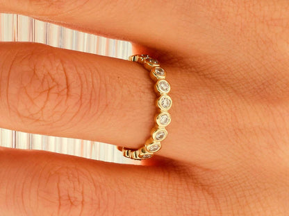 Anel de Ouro 18k Aparador c/ Moldura Meia Aliança e Diamantes Brilhantes